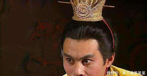 角色|此人是三国狠角色，稳居前三，两次救了曹操的命，最终被坑死！