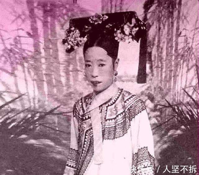 老照片|真实的晚清老照片,图2慈禧的豪华大轿,图4是2.46米的巨人!