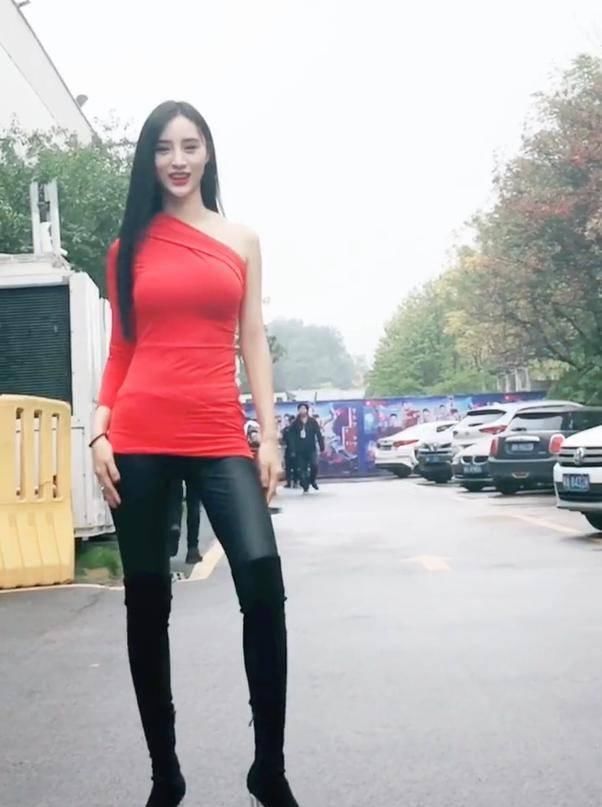 清新甜美的网红小姐姐,百看不厌,却又让人记不住她的美