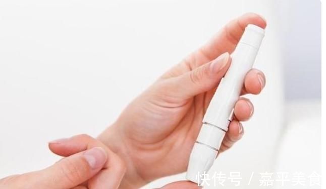 空腹血糖|正常人的血糖是多少呢?医生提醒:若在这个范围内,或许不用担心