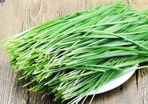 买韭菜时，到底是买细叶还是宽叶，记住这口诀，别再瞎买了