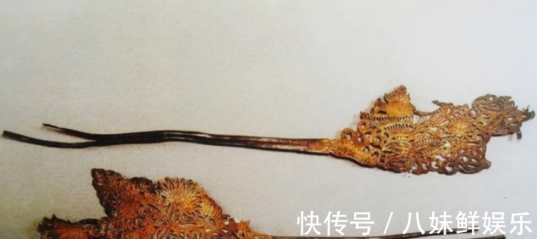 金器&一官员裹草席下葬,300年后坟墓却挖出10亿珍宝,原来另有隐情?