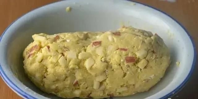 糯米粉里加2个苹果，居然这么好吃，我家一周做6次，次次都光盘
