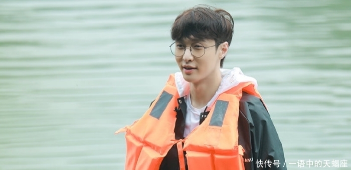 张艺兴 邓超在《跑男》不喝牛奶,张艺兴在《向往》也不喝,原因都一样