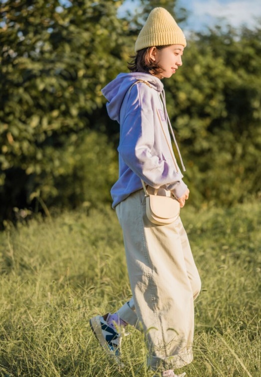 下半身 小个子穿卫衣竟然这么时髦!选择这几种流行色,活力十足还不挑人