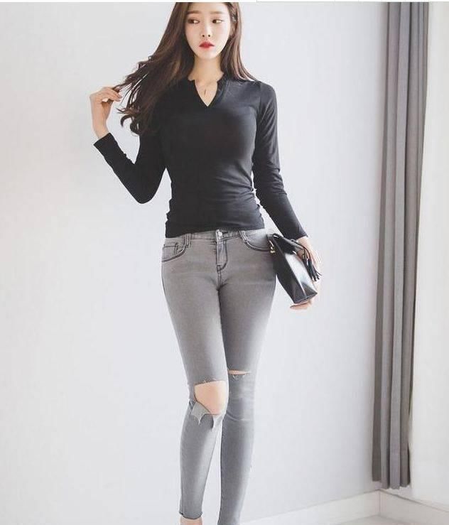 回头率|街拍时尚小姐姐搭配牛仔裤,尽显性感妩媚气质,回头率爆棚