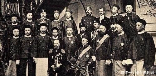 李鸿章|李鸿章请美国人吃饭,吃到一半菜没了,现场发明一道名菜,风靡美国百年!