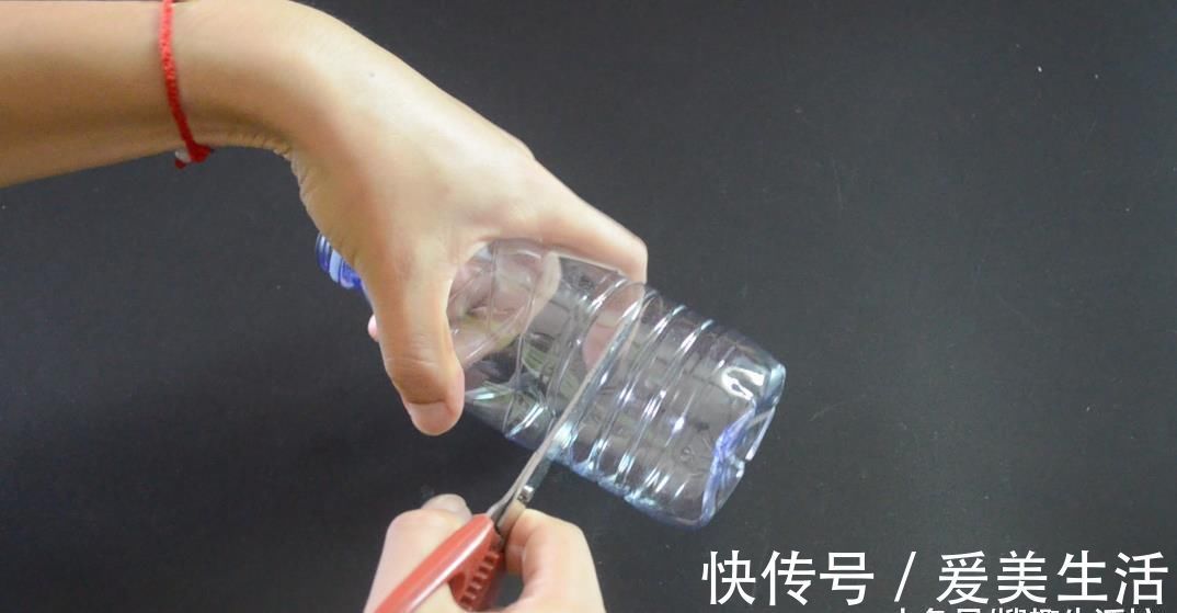 橡皮筋绑在塑料瓶上太厉害了, 解决了很多家庭的烦恼, 看完赶紧试试