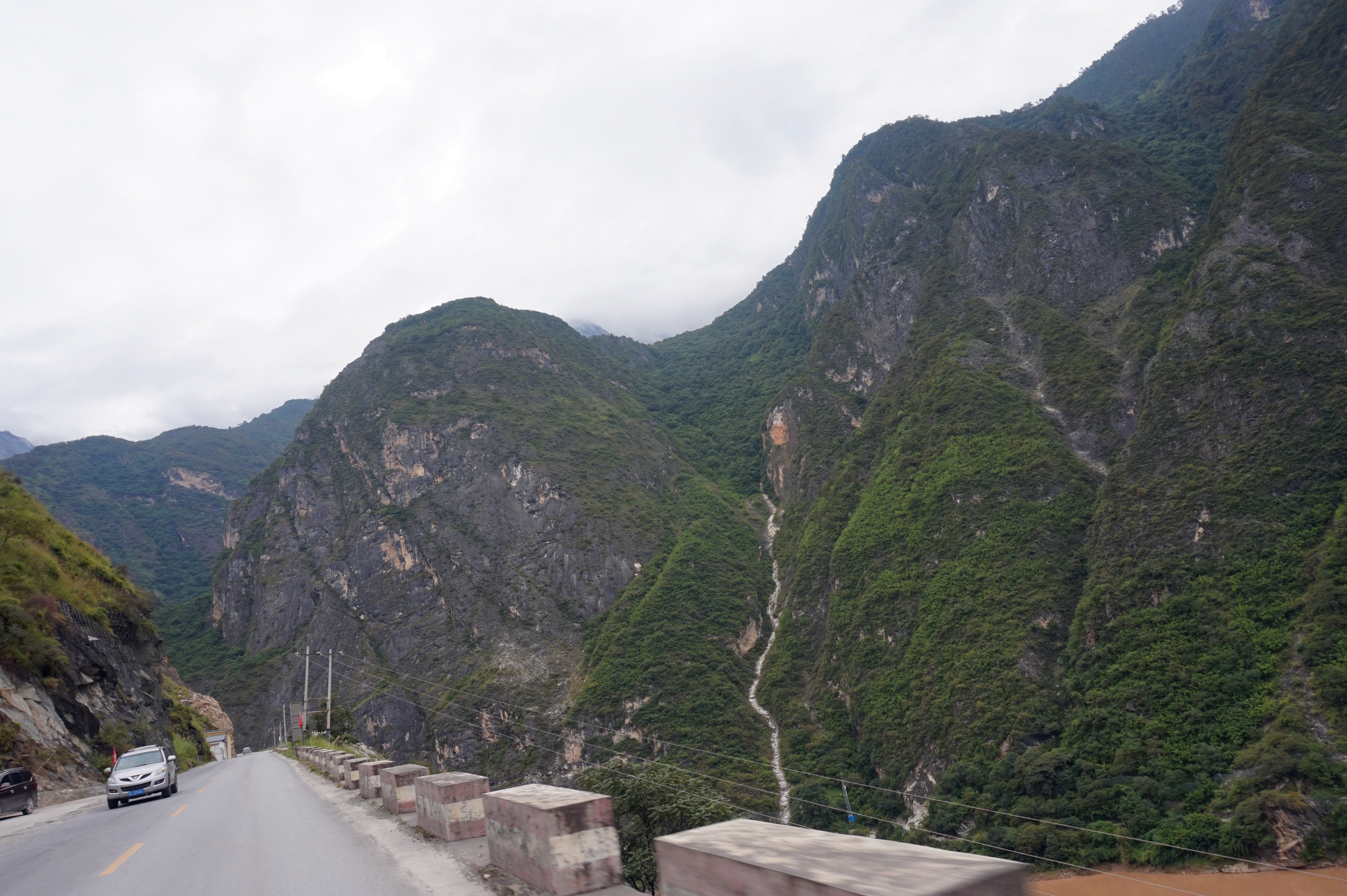 难忘的历程川藏青甘蒙游记14，玉龙雪山，虎跳峡来回折腾