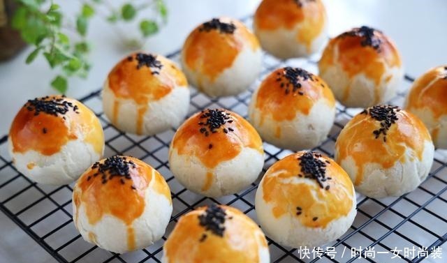 外面一个要8块钱,自己在家做好吃无添加,咬一口酥得掉渣,太香