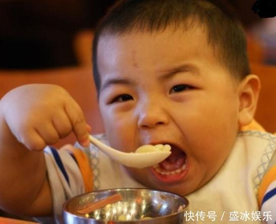 大鱼大肉|带娃时，做好“晨起2坚持，饭时3不做”，宝宝将来会感谢你的