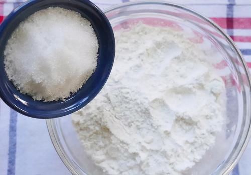  发面时，直接加酵母是大忌！学会这么做，半小时发满盆，暄软蓬松