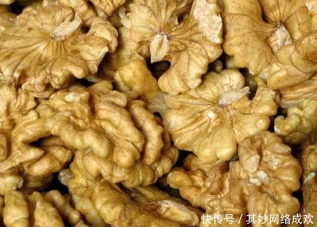 乌发|女性的长发披着长得快还是绑着长得快