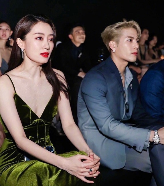 因婚纱设计被关注,诸多女星的好友,兰玉到底有多大魅力?