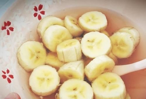 母乳喂养|坐月子哪些食物产妇要忌口,再馋嘴也要管好嘴?不然影响恢复?