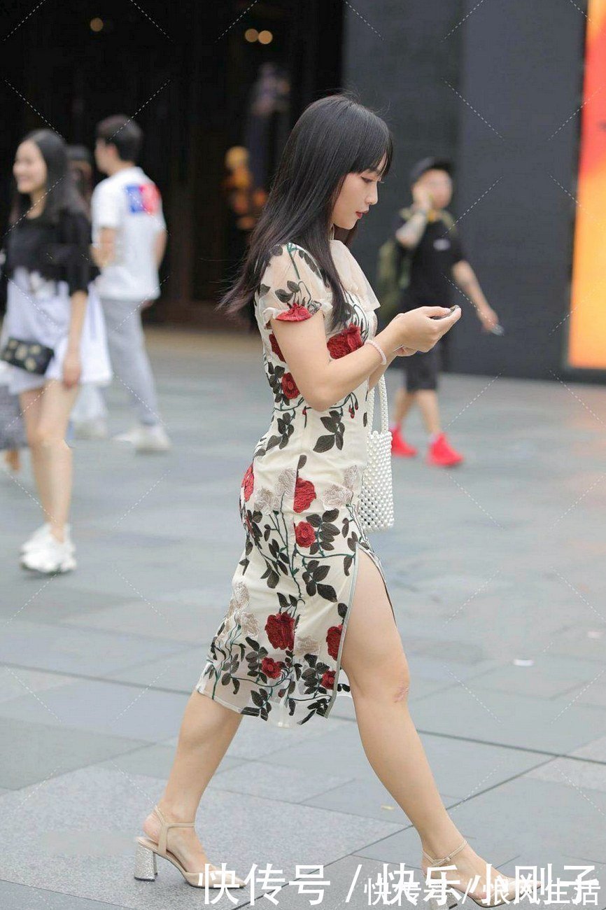 黄皮|黄皮女生选衣服时一定要注意,穿搭清新亮眼