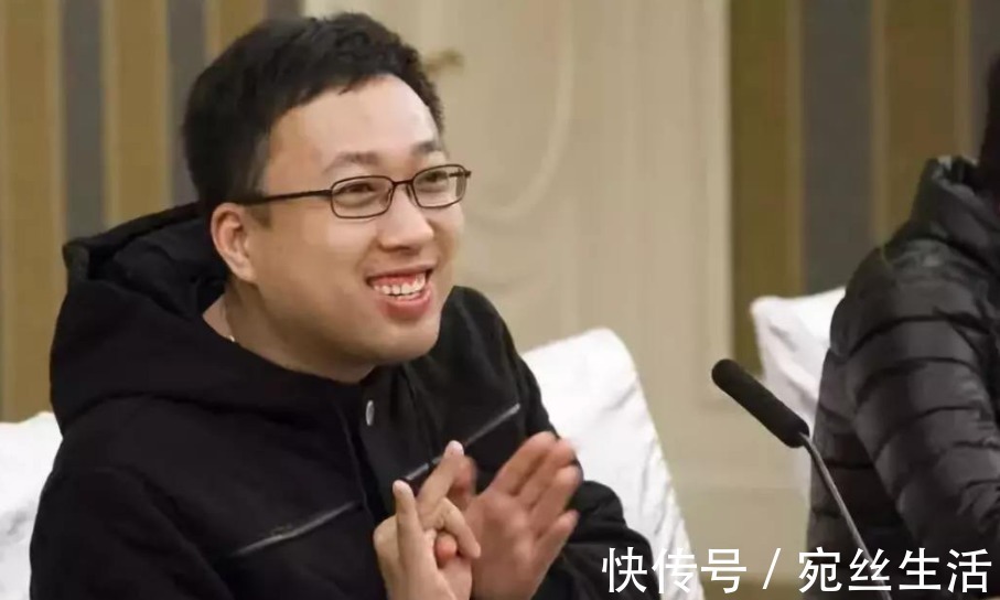 中餐廳|這才是真正的頂流!摔一跤竟成熱搜,于正捧紅自己有無奈也有必然