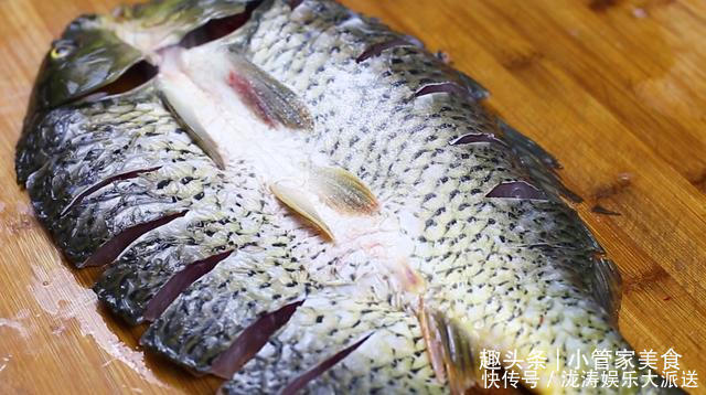 大厨|大厨教你葱香鱼火锅,做法简单,鱼肉鲜香入味,实在太好吃了