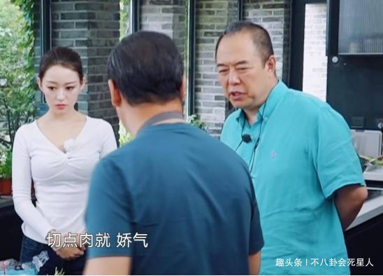 张铁林架子大全程坐着等吃不干活,对比张国立差距大