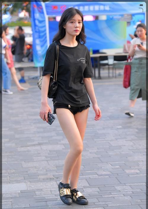 夏季全黑穿搭不单调,搭配好显瘦,这样穿搭“不闷”吗