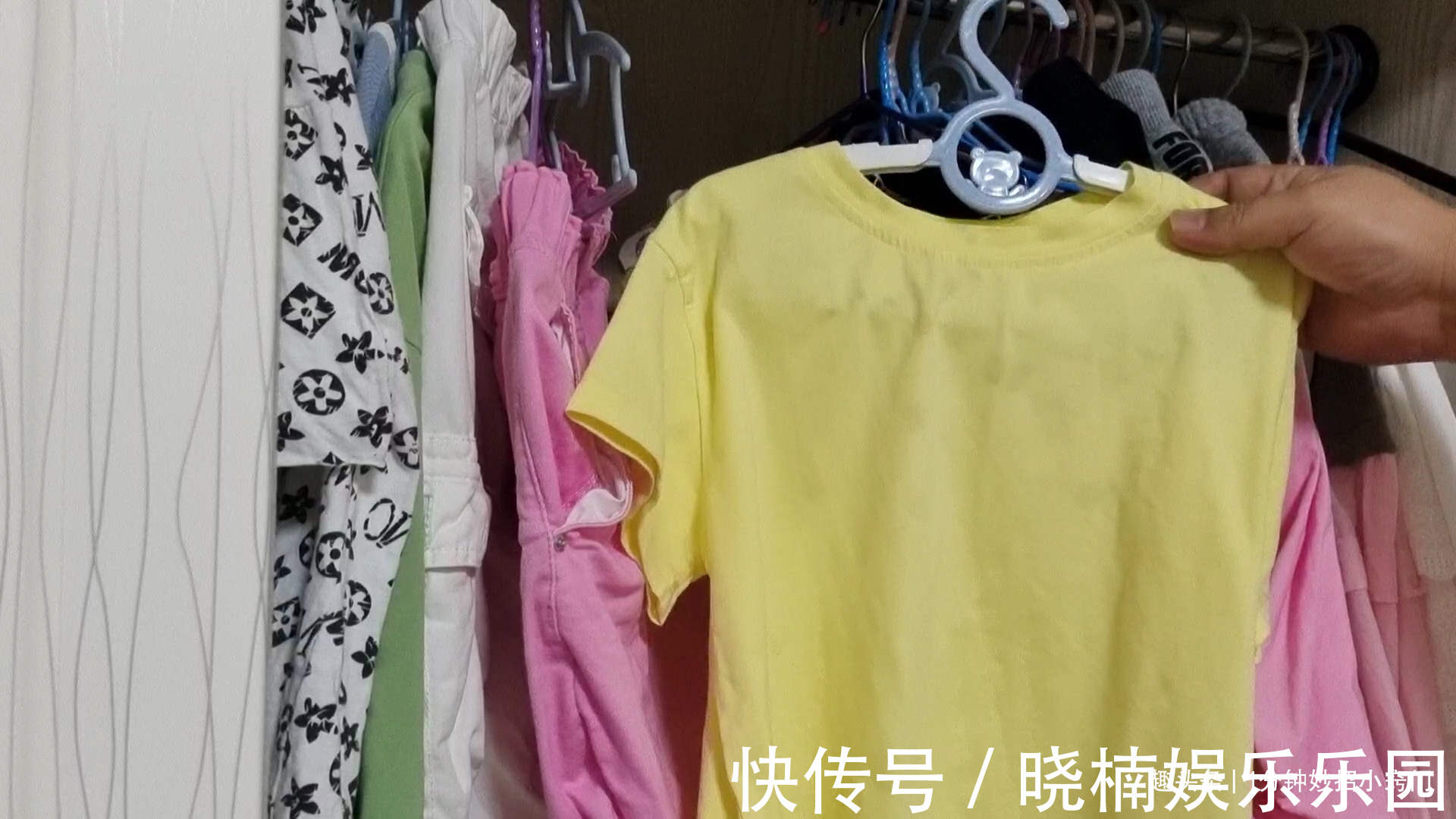 不管多穷困潦倒，这3种衣服不能留在衣柜，快扔掉，早知早受益