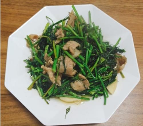 湿气最怕“这道菜”，简单炒一炒，湿气没了，身体更轻松了