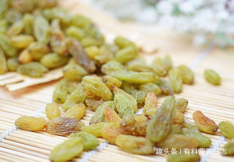 葡萄干|女性经期常吃此物,排出子宫污血,缓解手脚冰凉,早吃早健康