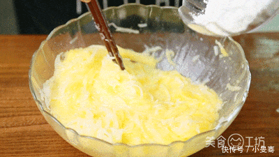 又香又软的早餐饼,搅一搅就能做,一咬还拉丝