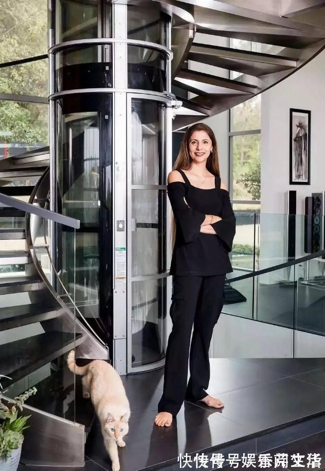 升降板|为了给老公圆梦,她砸7000万耗时三年把家改成“宇宙飞船”,网友这妻子从哪找的