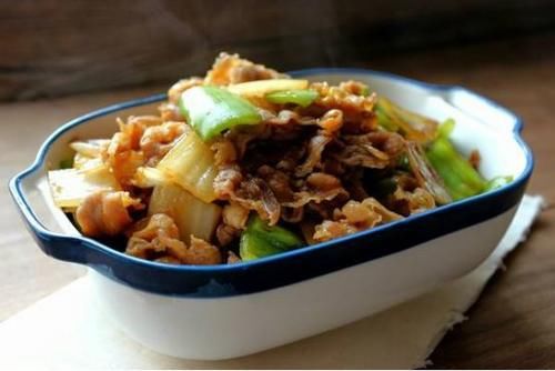  美食优选：暖身羊肉锅，糖醋排骨，洋葱炒肥牛，香辣鸡爪鹌鹑蛋的做法