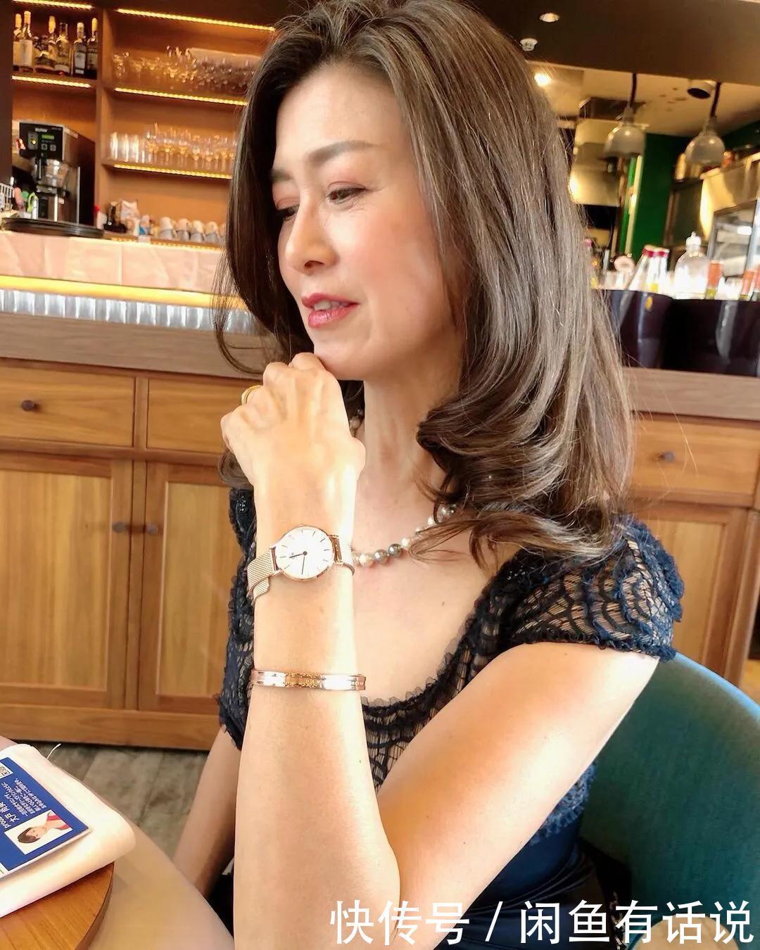 时髦|50岁胖女人才不是“黄脸婆”,学日本阿姨这样穿,简简单单也时髦