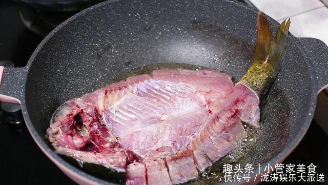 大厨|大厨教你葱香鱼火锅,做法简单,鱼肉鲜香入味,实在太好吃了