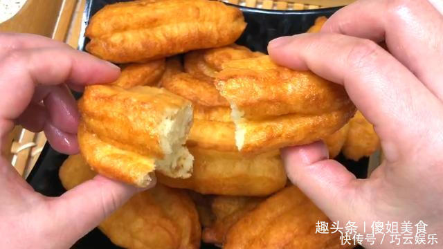 1碗面粉,1个鸡蛋,就能在家做油条,不用泡打粉,比买的好吃百倍