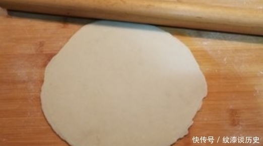 外婆|外婆烙饼方法超简单，1分钟烙2张，每张都鼓泡，又薄又软超好吃