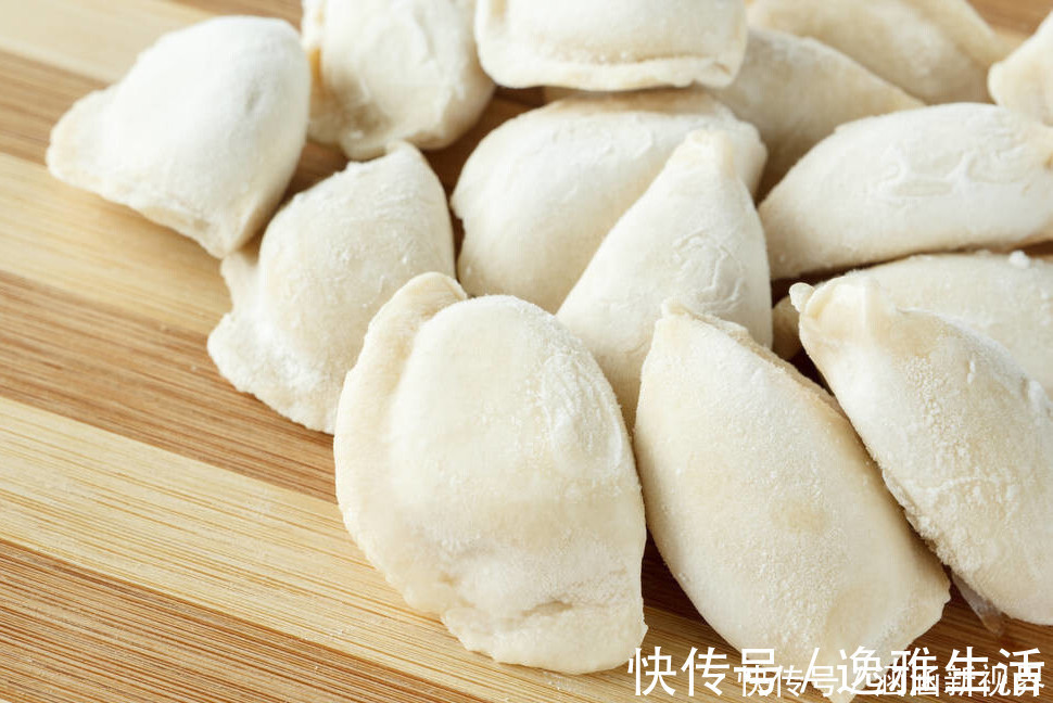冻饺子|保存饺子,不能直接放冰箱,教你一招,饺子不粘不破,还很新鲜