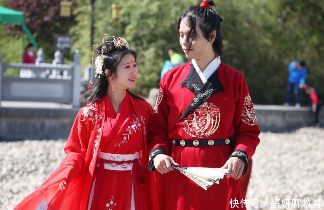 爆笑|各学科老师穿汉服上课，语文老师最仙气，历史老师引发爆笑