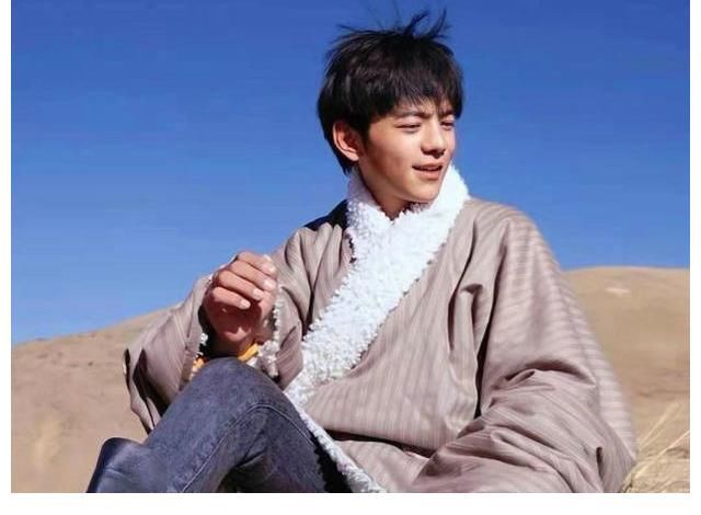 丁真|《中餐厅》嘉宾简历引发热议：刮目相看的姚安娜，夸不出口的丁真