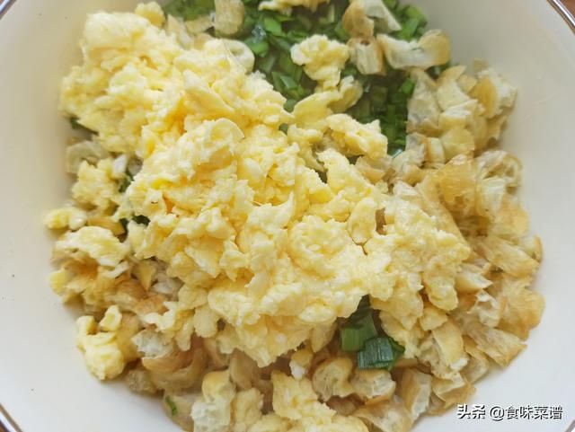 搅拌均匀|韭菜怎么搭配才好吃？分享5种不同的做法，鲜香又美味，老少皆宜