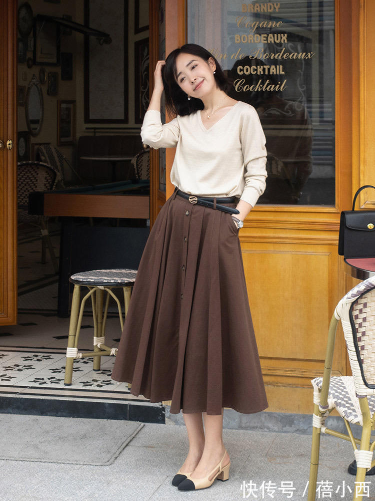 v领|这才是40岁女人衣橱该有的秋季单品,百搭不老气,让你穿出好气质