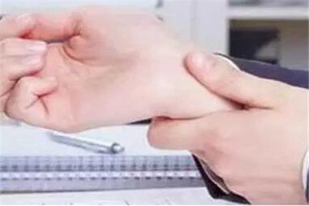 维生素b族|四种疾病容易导致手脚发麻