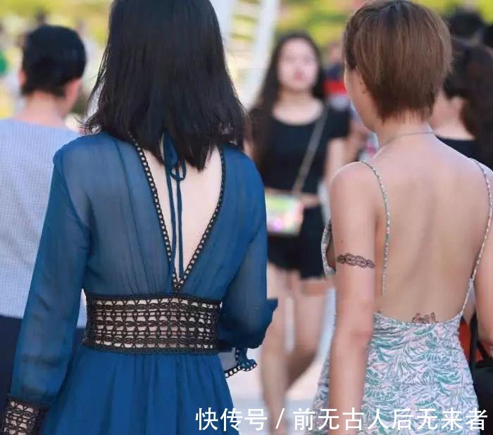 街拍|街拍想说句实话,右边小姐姐更好看