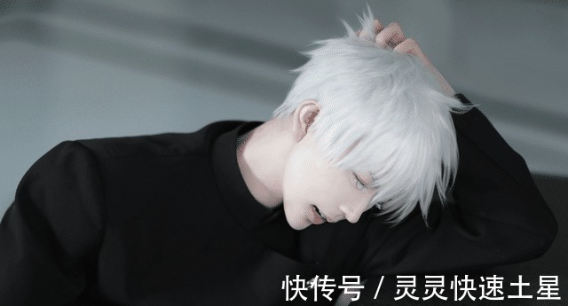 cos|鸽了一个半月后,熊祁COS《咒术回战》五条悟,网友这腿是真的