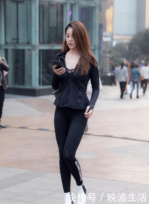 造型感|黑色和白色的经典搭配从不过时，纯净风格很迷人