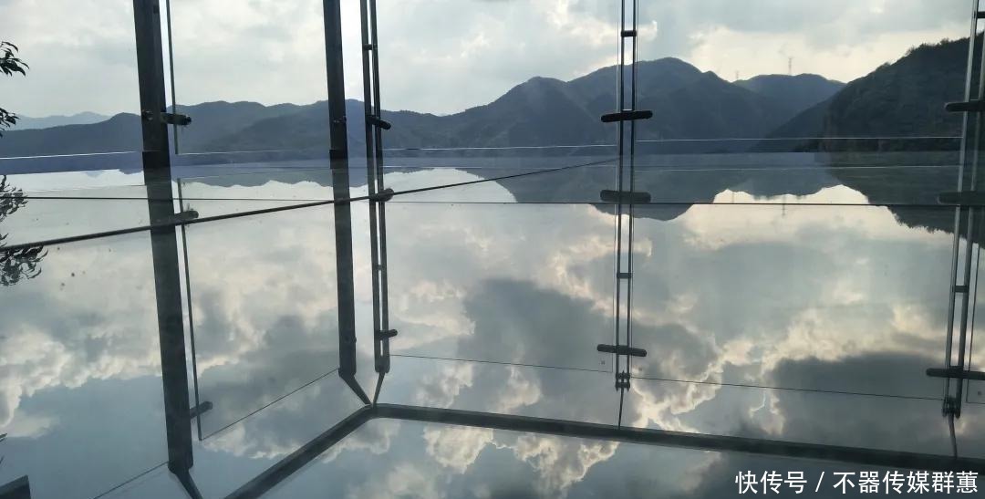 老年|徐凫岩步云谷,这个悬崖边上的房车营地,只需要自驾1小时