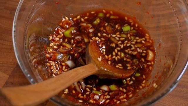 好吃|把茄子放锅里蒸一蒸，居然这么好吃，一周做3次都不够，软嫩下饭