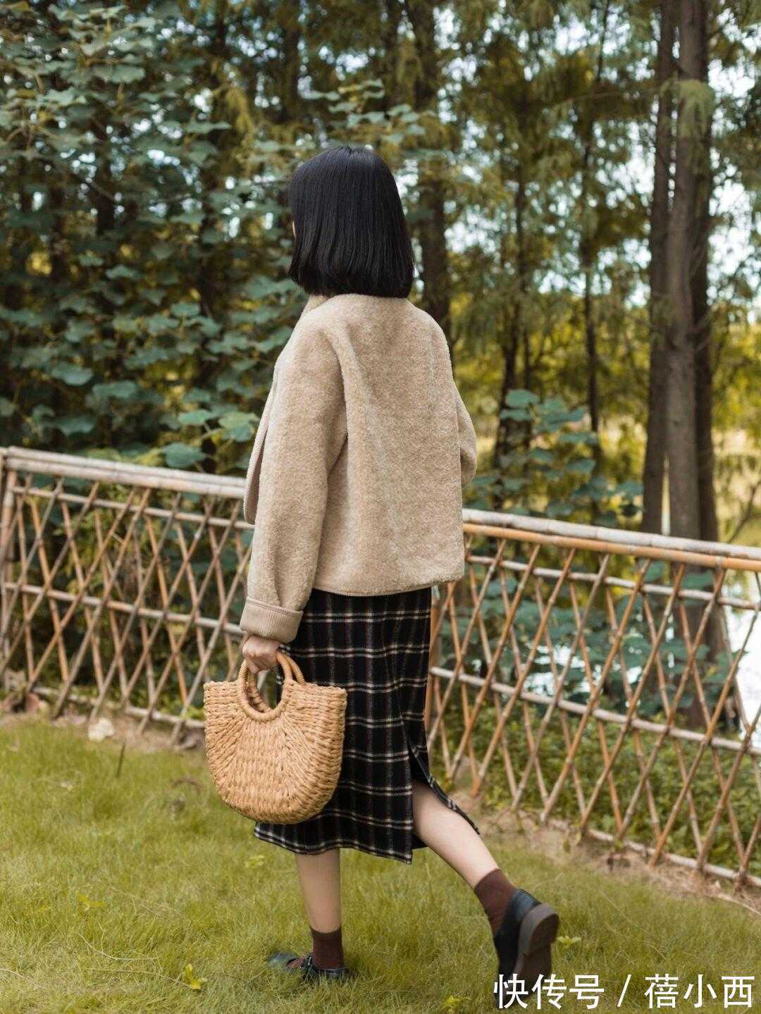 春节 新年春节出街就穿羊羔毛外套,秒变吸睛时髦精,搭配裙子裤子都美