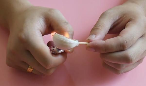 打火机|大蒜用打火机烤一下，没想到还有这个妙用，学到就是赚到