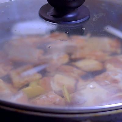 适合全家的东北菜排骨炖豆角,老人小孩都爱吃