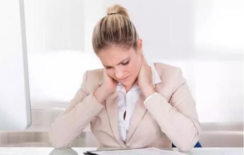 颈椎病|脖子不痛，也可能有颈椎病！出现这些征兆要警惕！