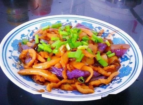 炒茄子时,只泡水是不行的,多加“这一步”,口感好还不油腻